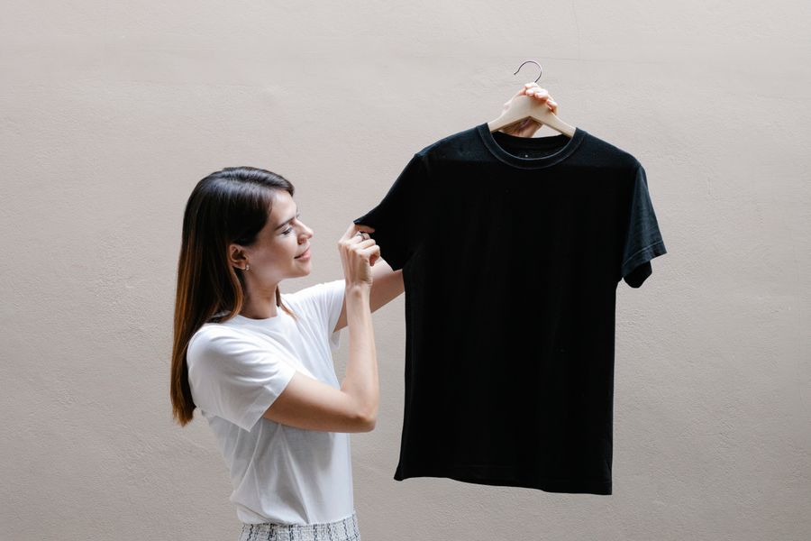 潮玩品牌：周边服饰一体化供给